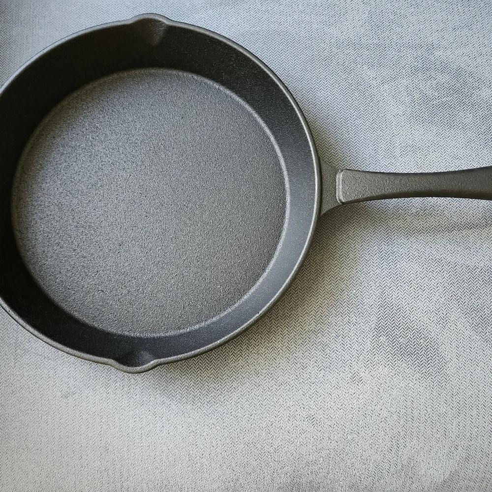 John Wayne Cast Iron Skillet - Picture 3 of 3